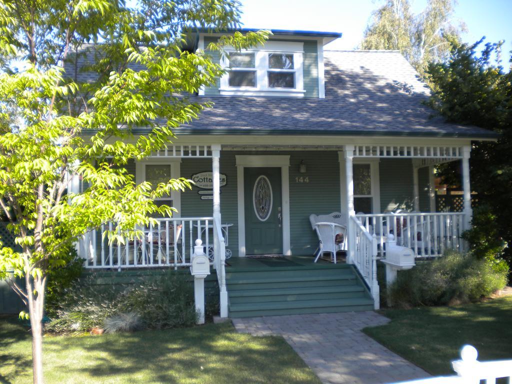 Second Street Cottages Ashland Room photo